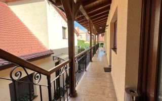 Vila de vanzare in zona Centrala/Orasul de jos - Poză 47