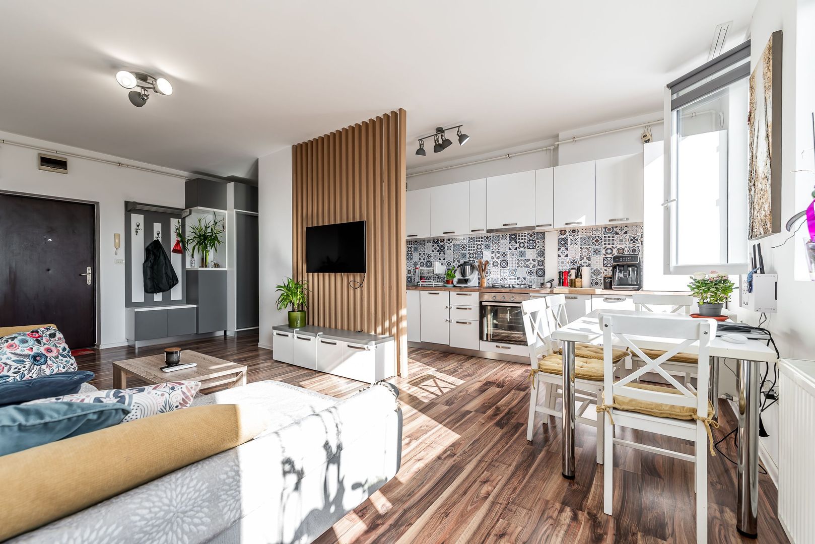 2 camere în blocul Urbanna: Orientare spre răsărit și confort complet - Poză 3
