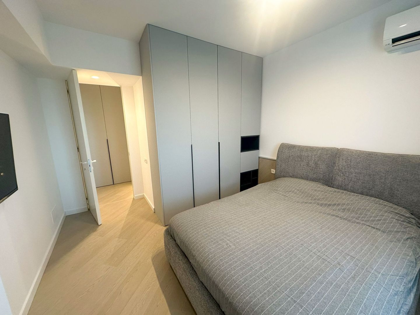 Chirie apartament 2 camere I Cortina North I  vedere liberă - Poză 9