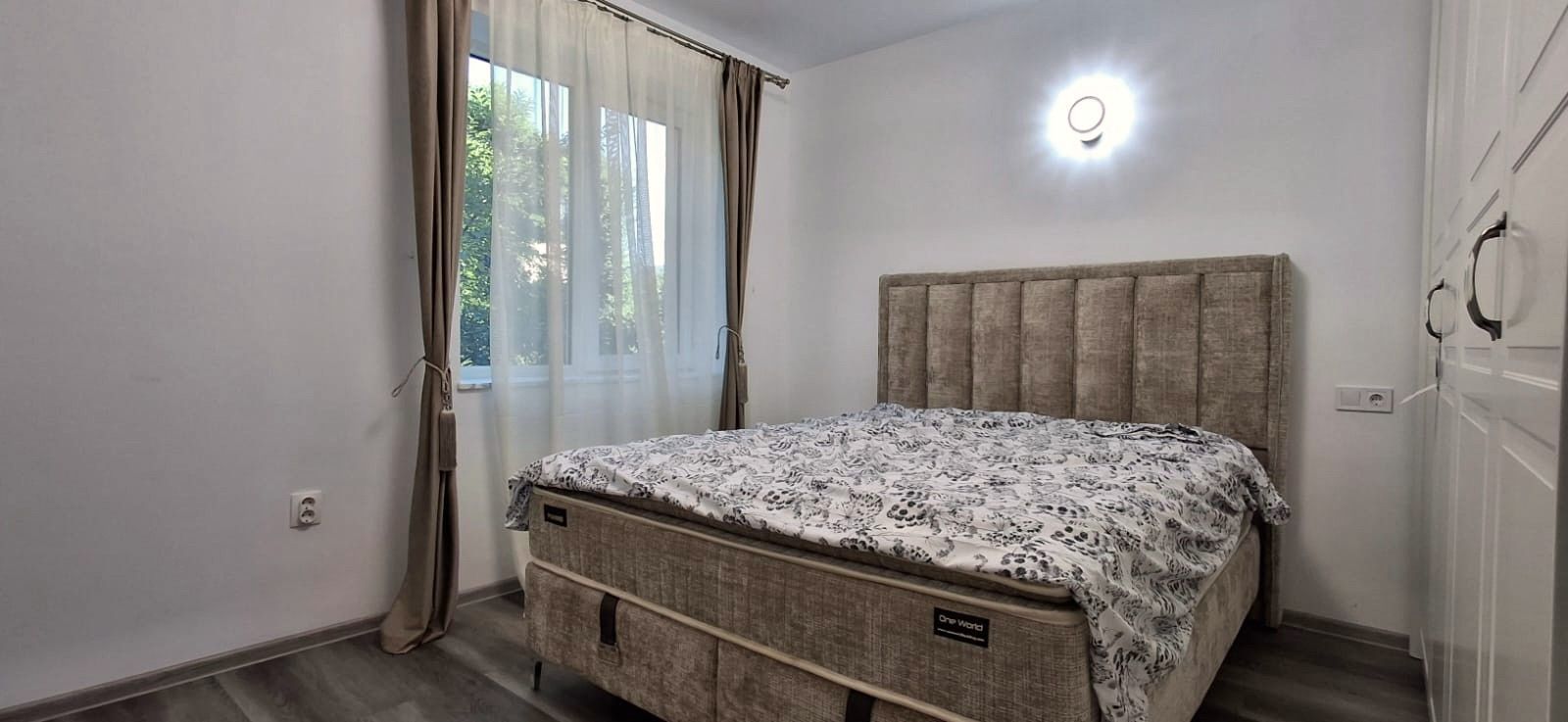 Apartament 2 camere , parter inalt , cu loc de parcare. - Poză 2