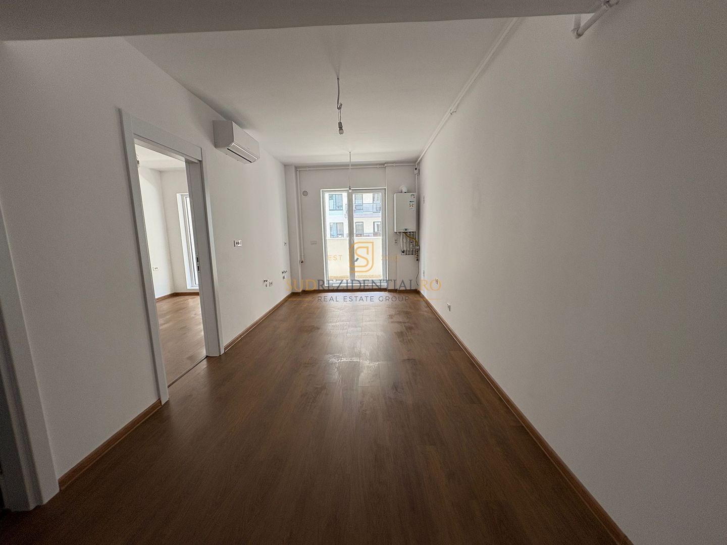 Apartament modern cu 2 camere tip studio, piscină și acces metrou - Poză 2