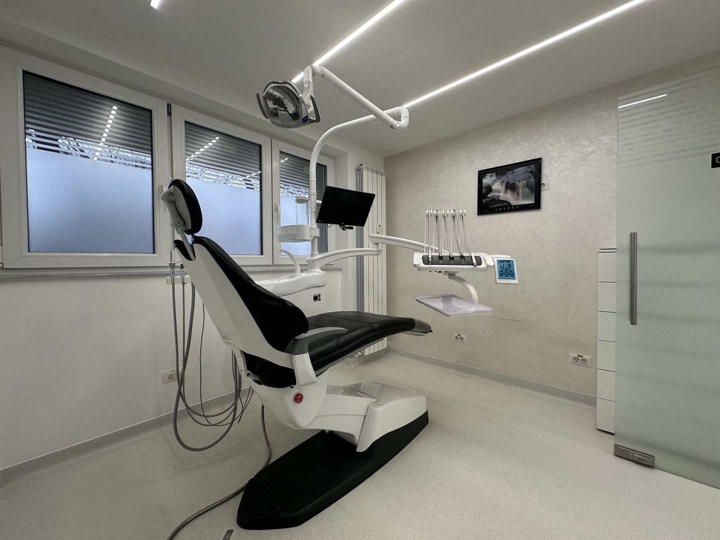 Clinica Stomatologica Premium – 2 Cabinete Complet Utilate – Metrou - Poză 14