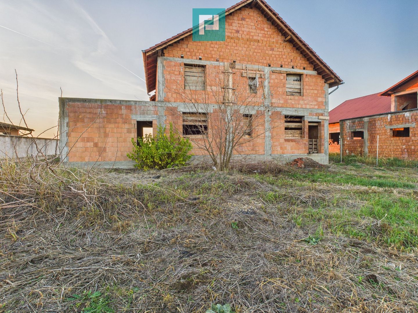 Proprietate impresionantă între Curtici și Macea - Poză 4