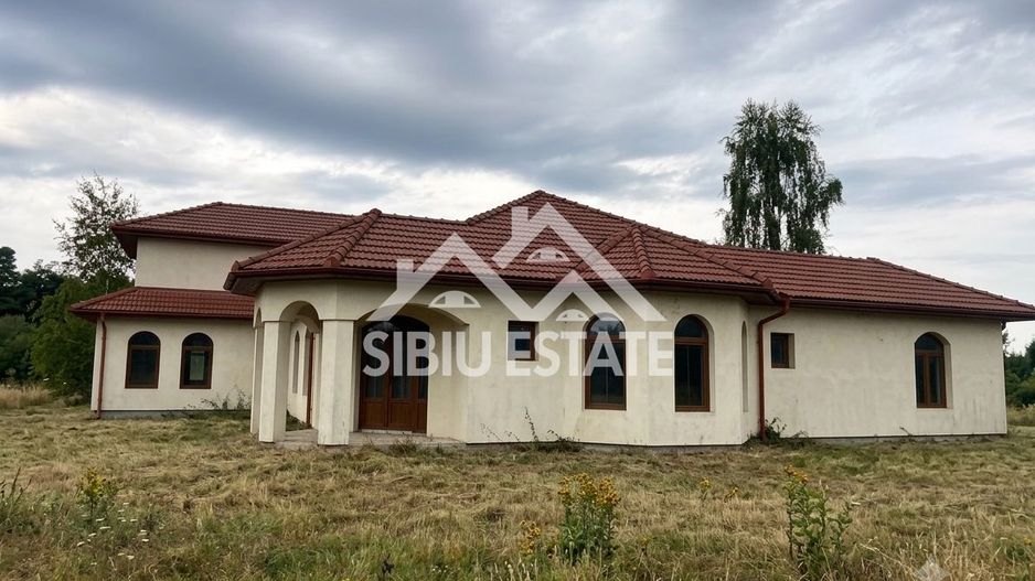 Conac de vânzare, pe Valea Avrigului - Poză 7