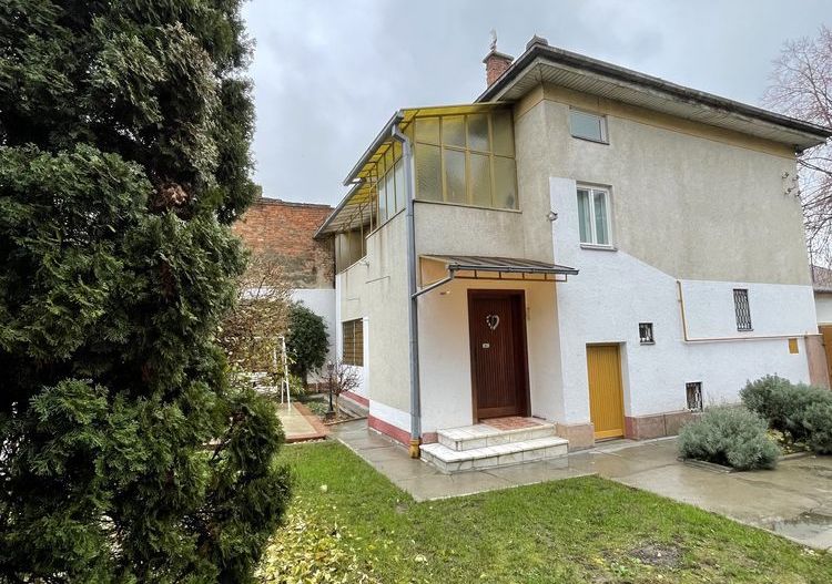 Casa de vanzare in zona centrala - Poză 4