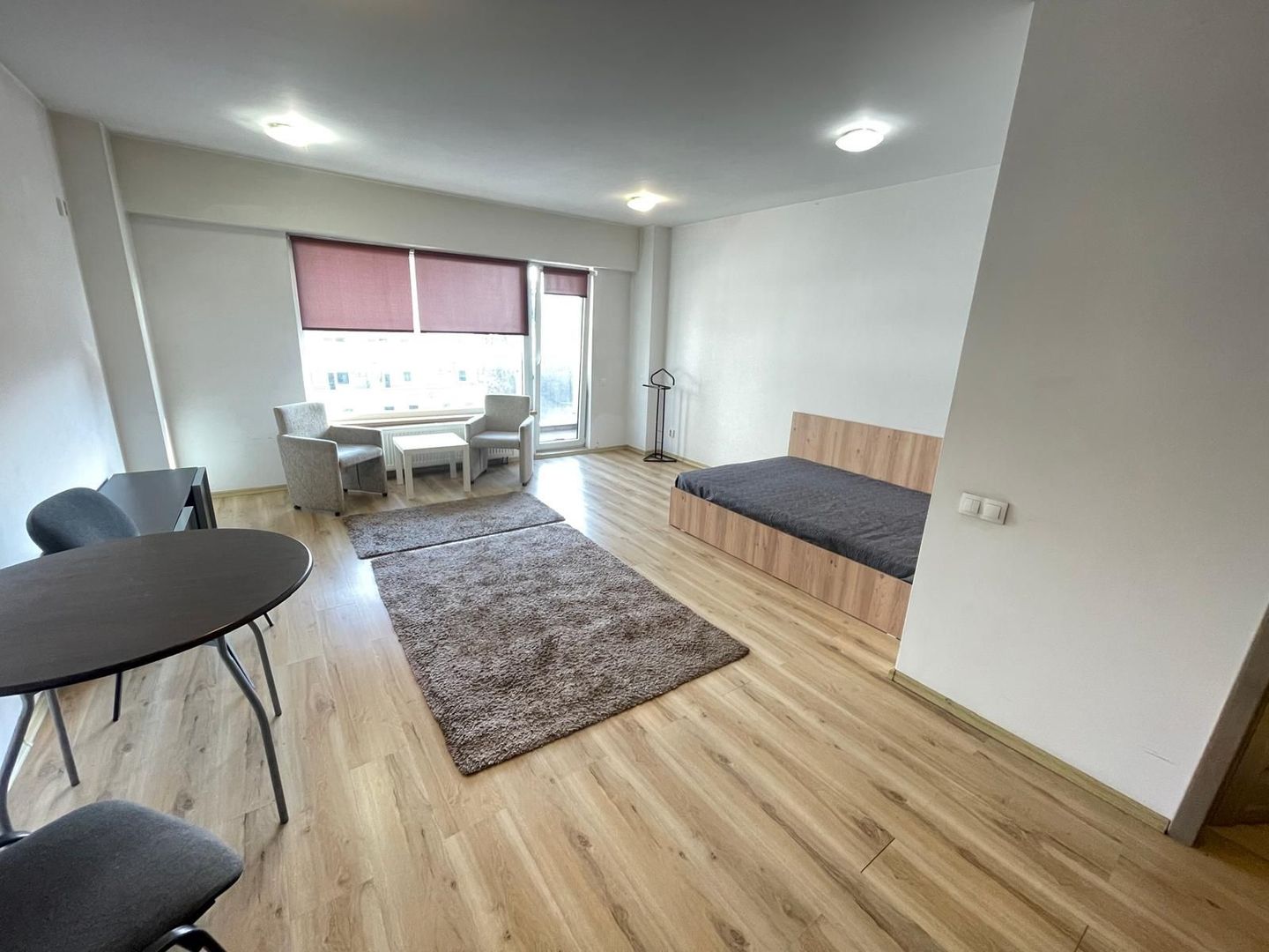 Garsonieră de închiriat | Etaj intermediar | Balcon | Bloc nou - Poză 1