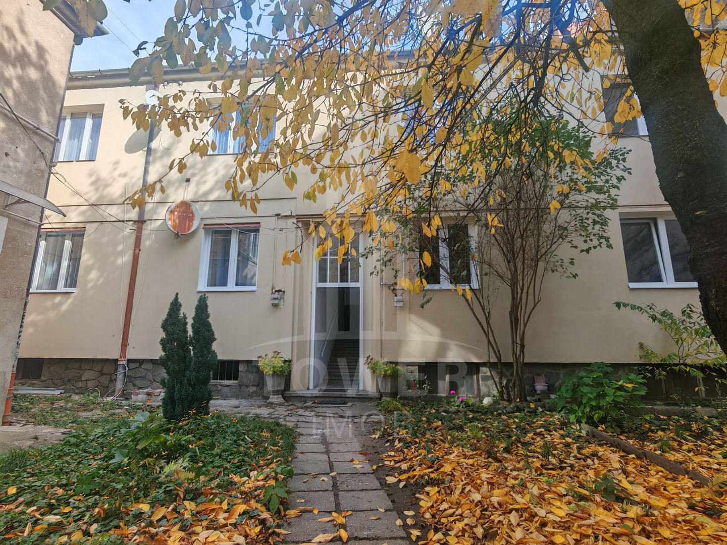 De închiriat apartament 3 camere  etajul 1 zonă ultracentrală. - Poză 8