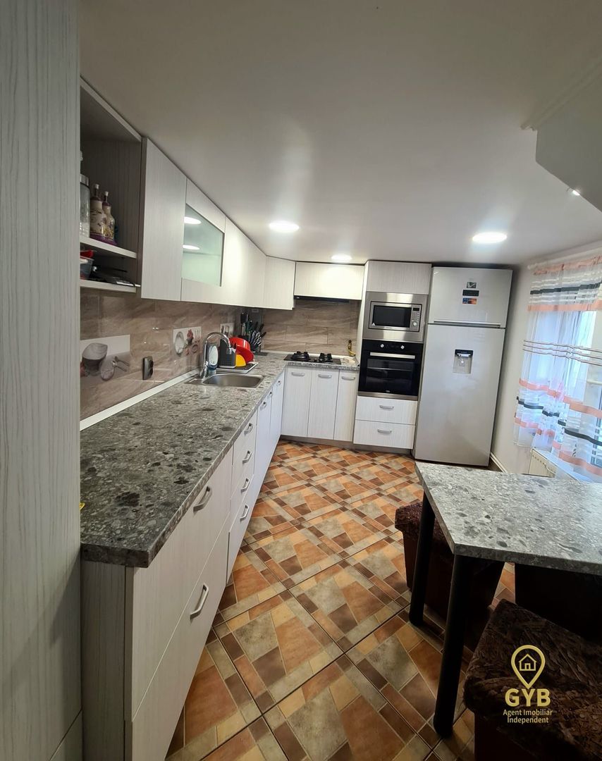 Casă cu 5 camere,  S+P+Mansarda-zona centrală Oradea(Strada Primariei) - Poză 9