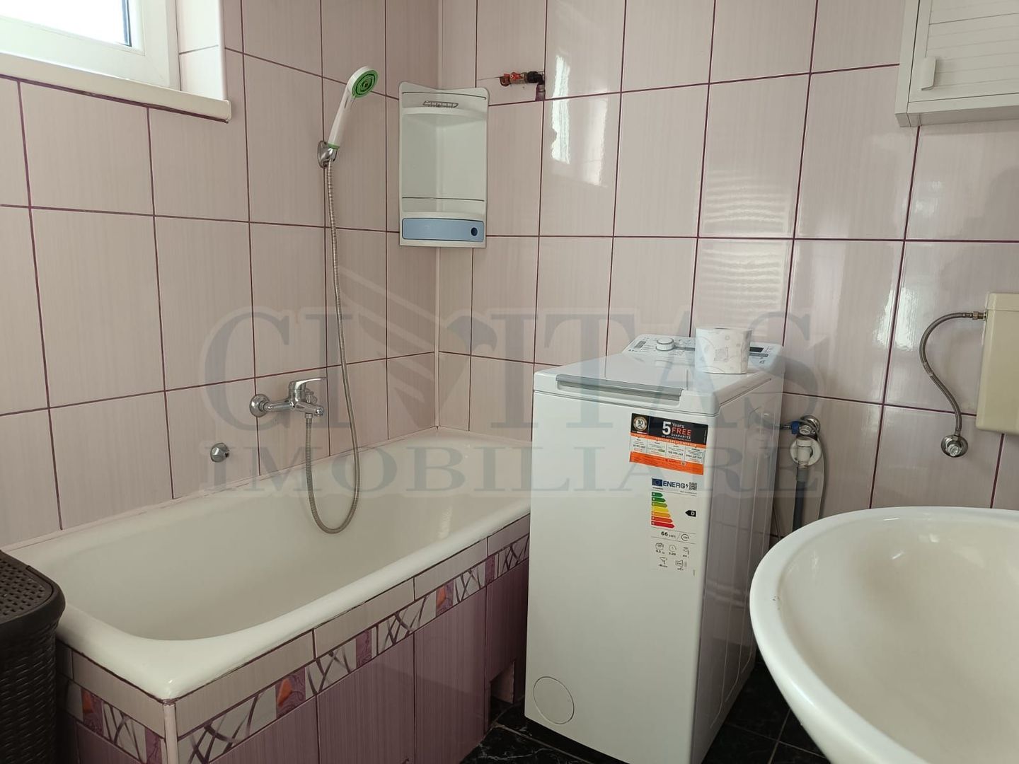 Apartament la casa, zona deosebita, 60 mp, semidecomandat. - Poză 8