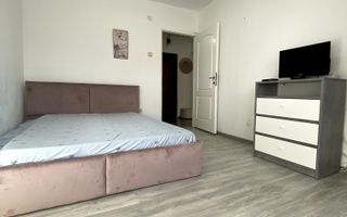 Garsoniera in Mioveni, zona centrala  situata la etajul 2 din 4 - Poză 1