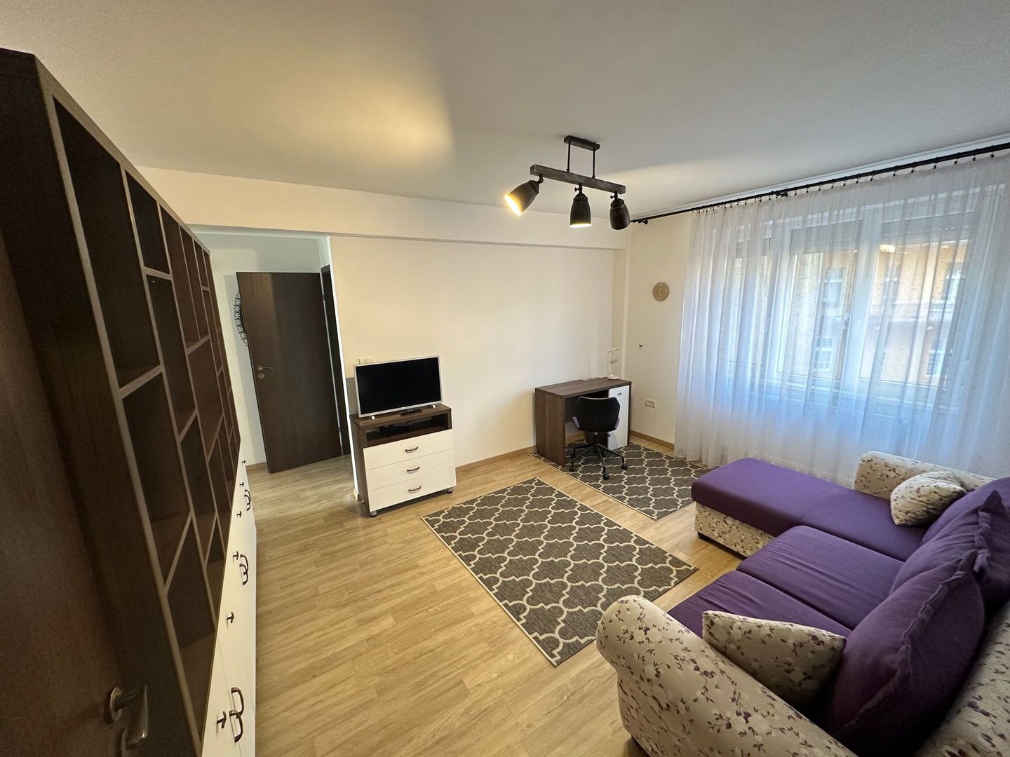 Apartament 3 camere zona Piața Victoriei - Poză 2