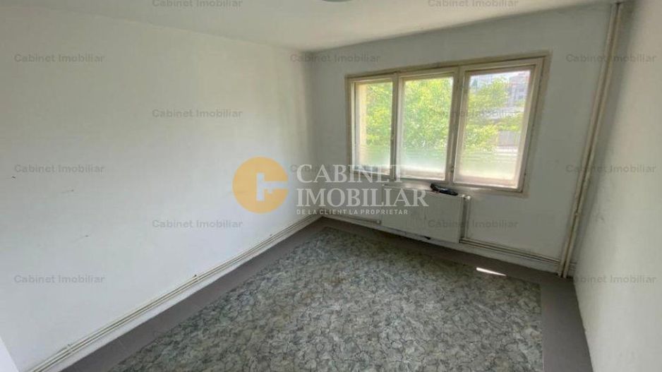 Apartament cu 3 camere Decomandat - Etaj 2 - Zona Podu Ros - Poză 2