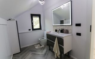 VILĂ MODERNĂ DE LUX CU PISCINĂ, FOTOVOLTAICE ȘI FOIȘOR – BREAZA - Poză 65