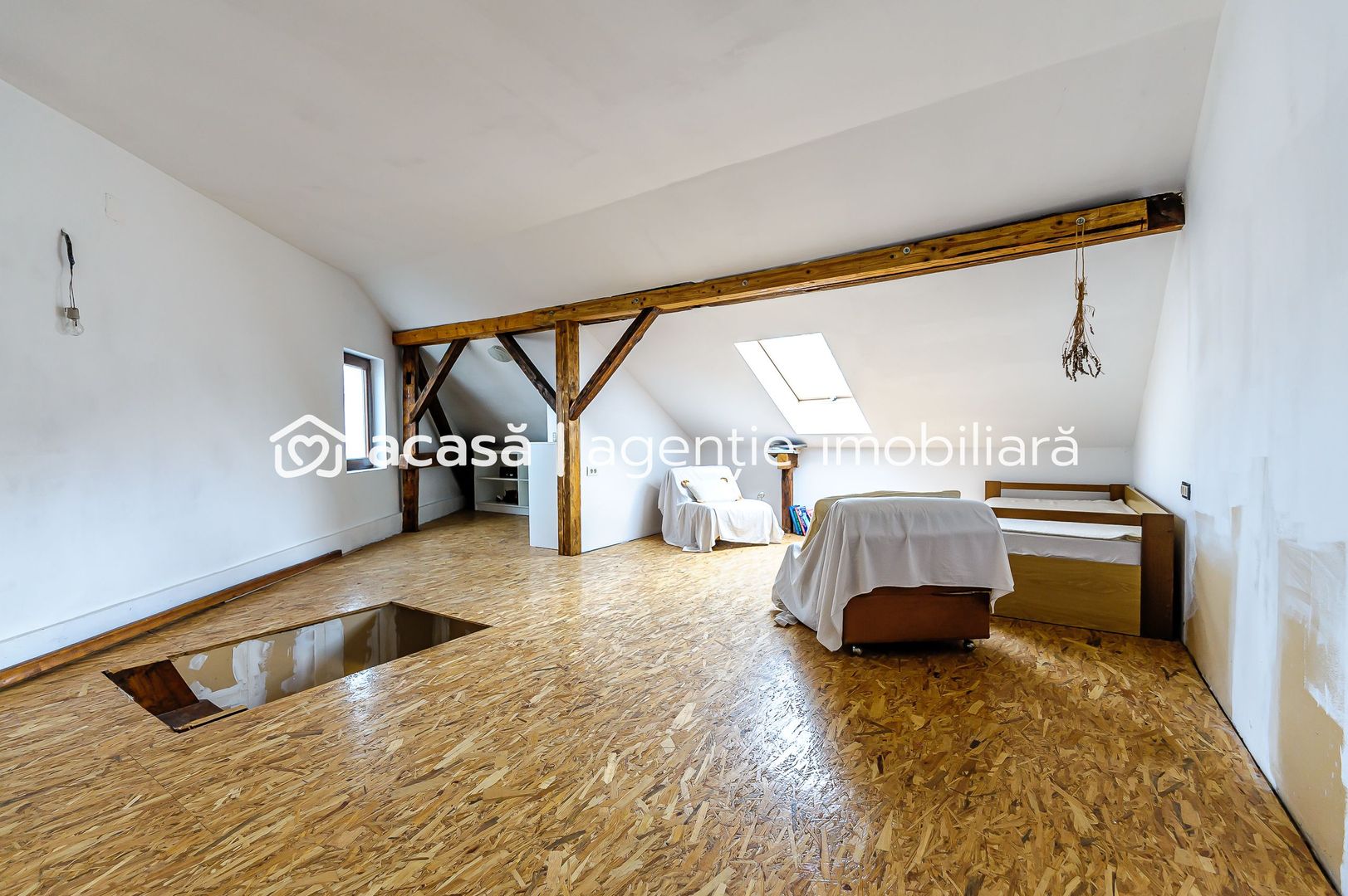 Apartament cu 2 camere, la curte comună, în Grădște. - Poză 6