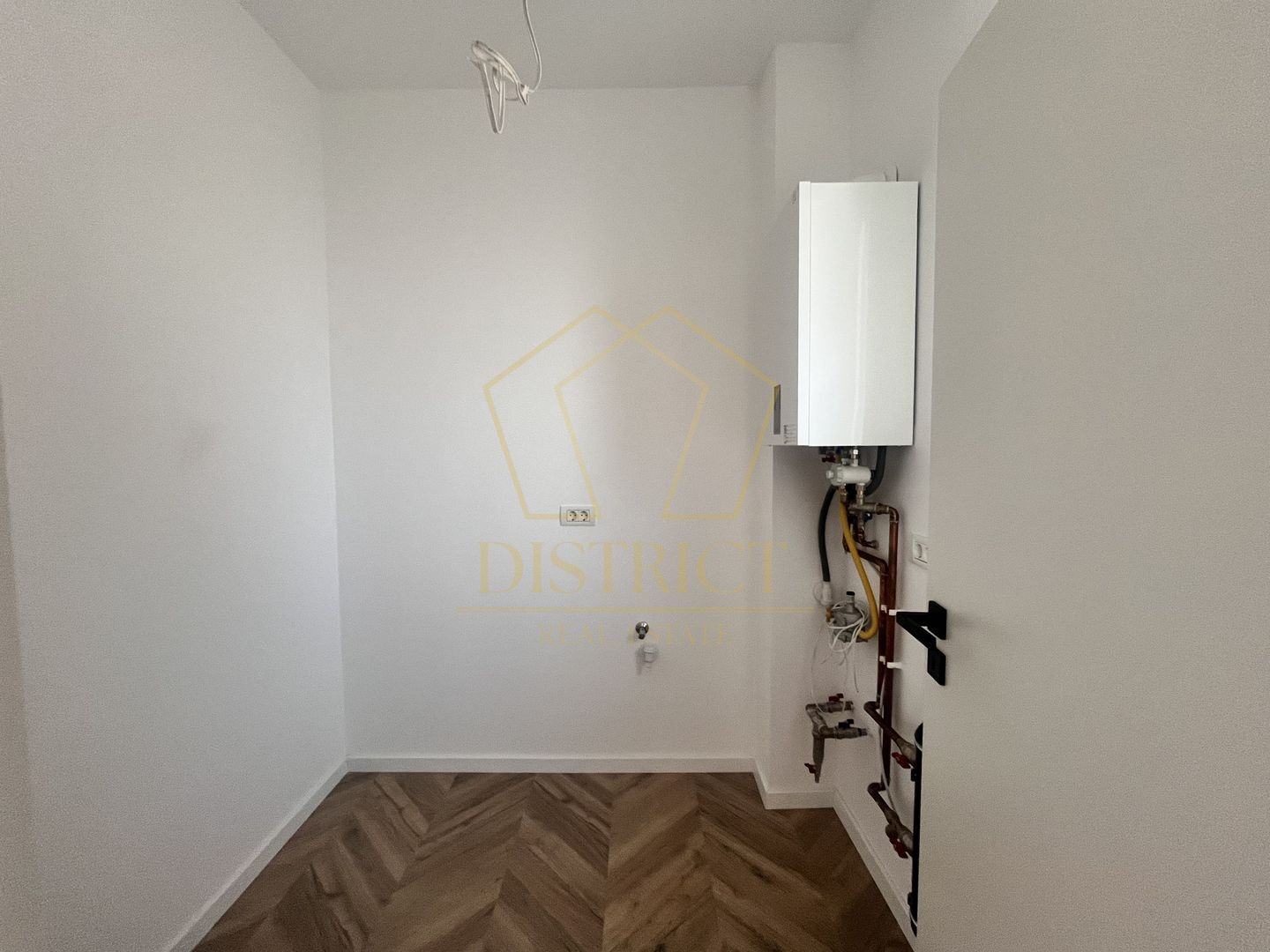 Duplex modern cu 5 camere si curte amenajata I Dumbravita - Poză 3