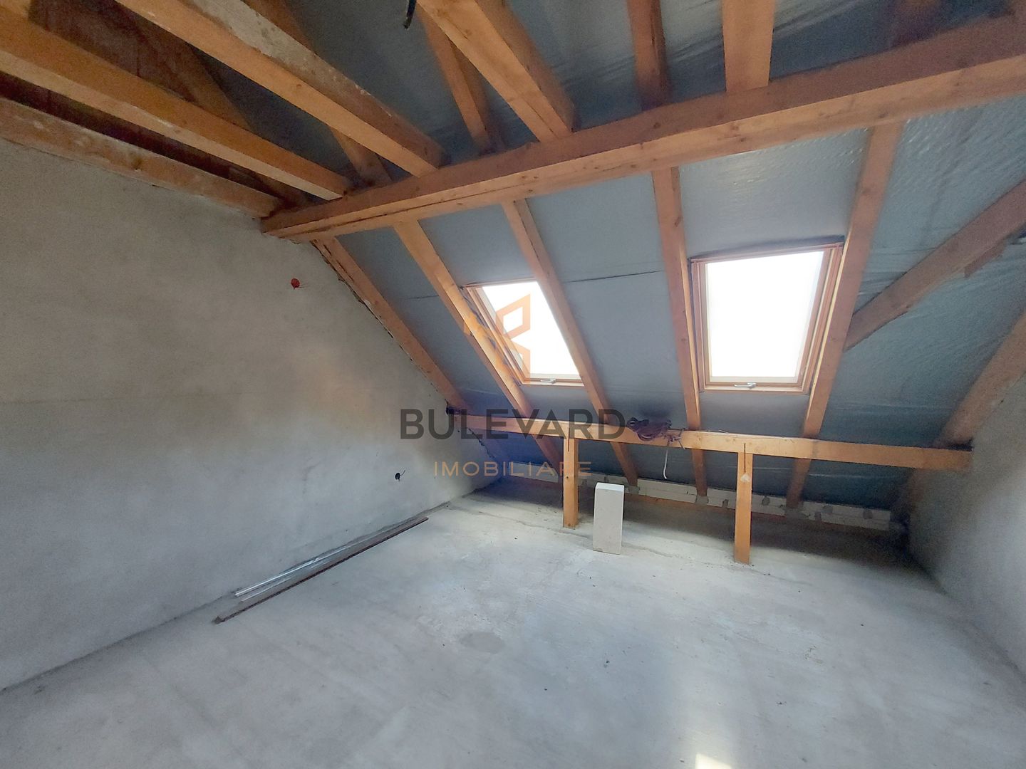 Casa individuala+ birou/spatiu comercial pe Strada 1 Mai! - Poză 12