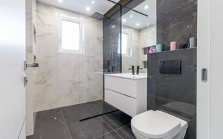 Apartament modern cu 3 camere,  balcon de 10mp și 2 locuri de parcare. - Poză 7