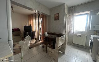 De vanzare Apartament 3 camere zona de jos - Poză 2