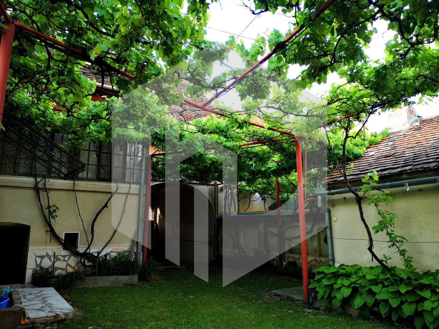 Casa de 150mp / cu spatiu comercial la parter / Sadu - Poză 3