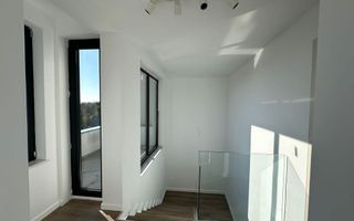 Vila de vanzare 5 camere ,4 bai, curte 85 mp zona Jollie Ville Pipera - Poză 12