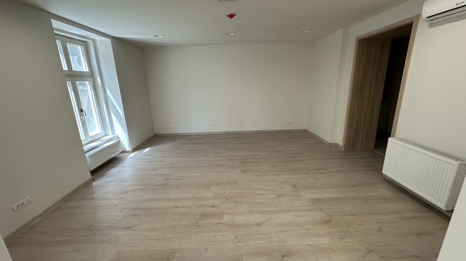 Saptii de birouri Ultracentral supraf. de la 28pana la125 mp - Poză 3