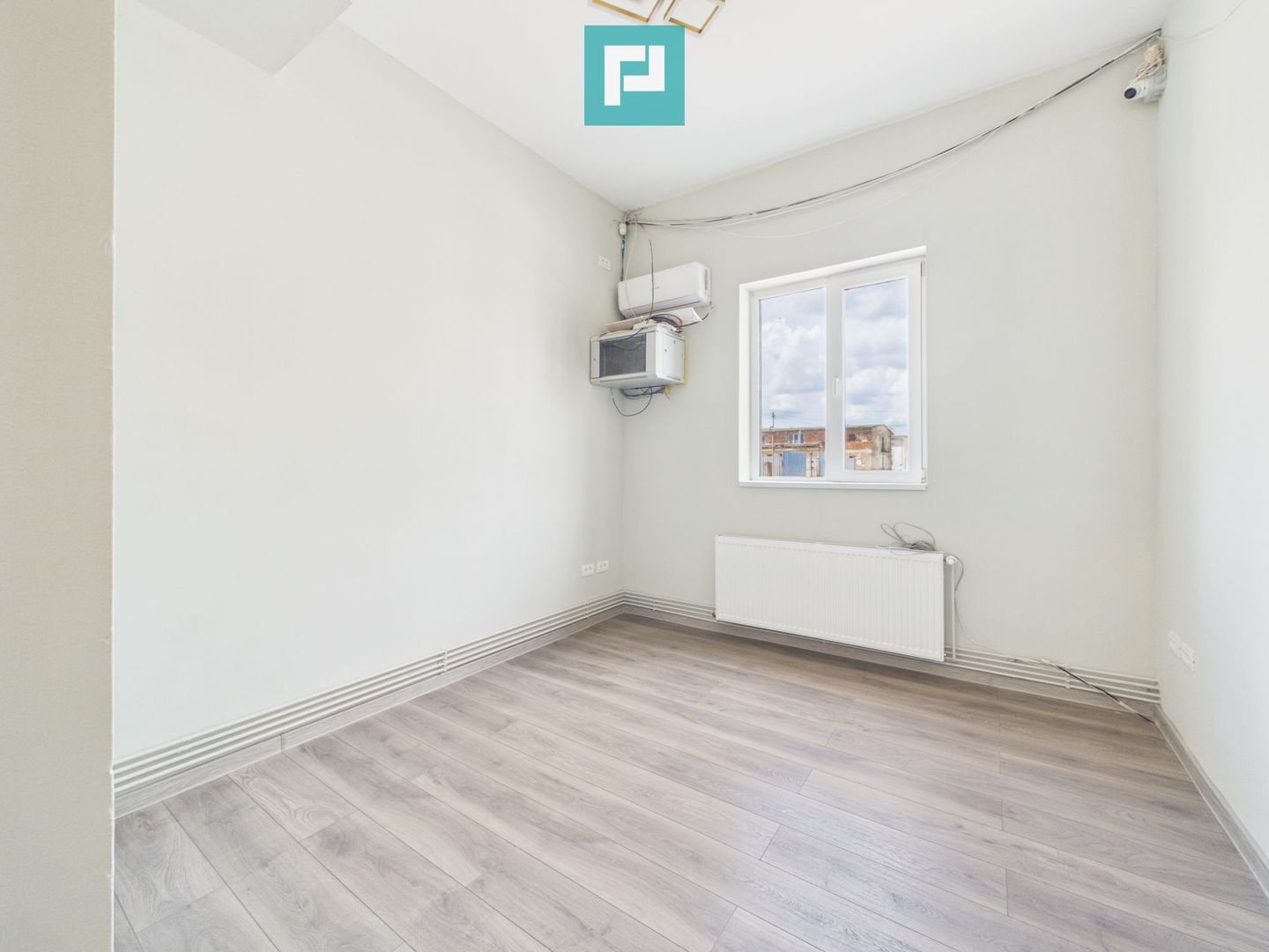 Clădire P+E cu parcare si platformă betonată 700mp - Poză 2