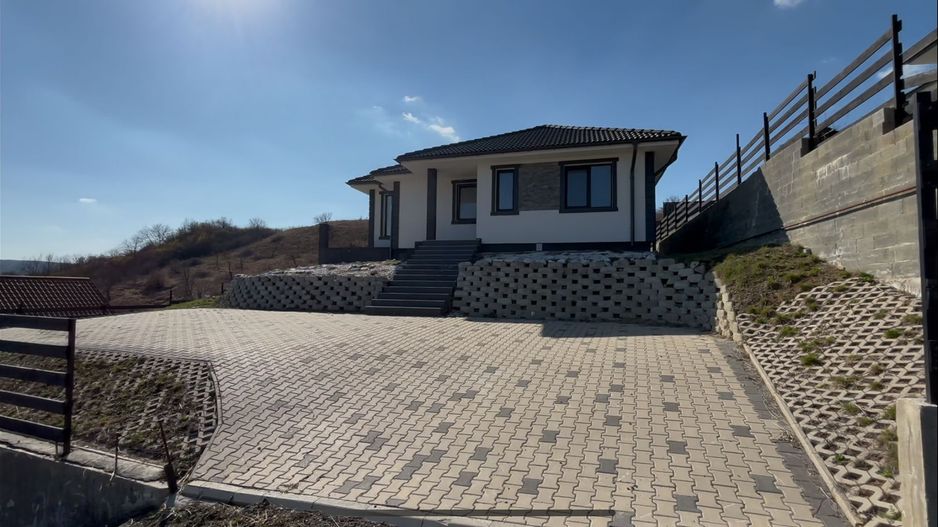 CASA CU 3 CAMERE PE UN NIVEL 110 mp ZONA CORUNCA - Poză 2