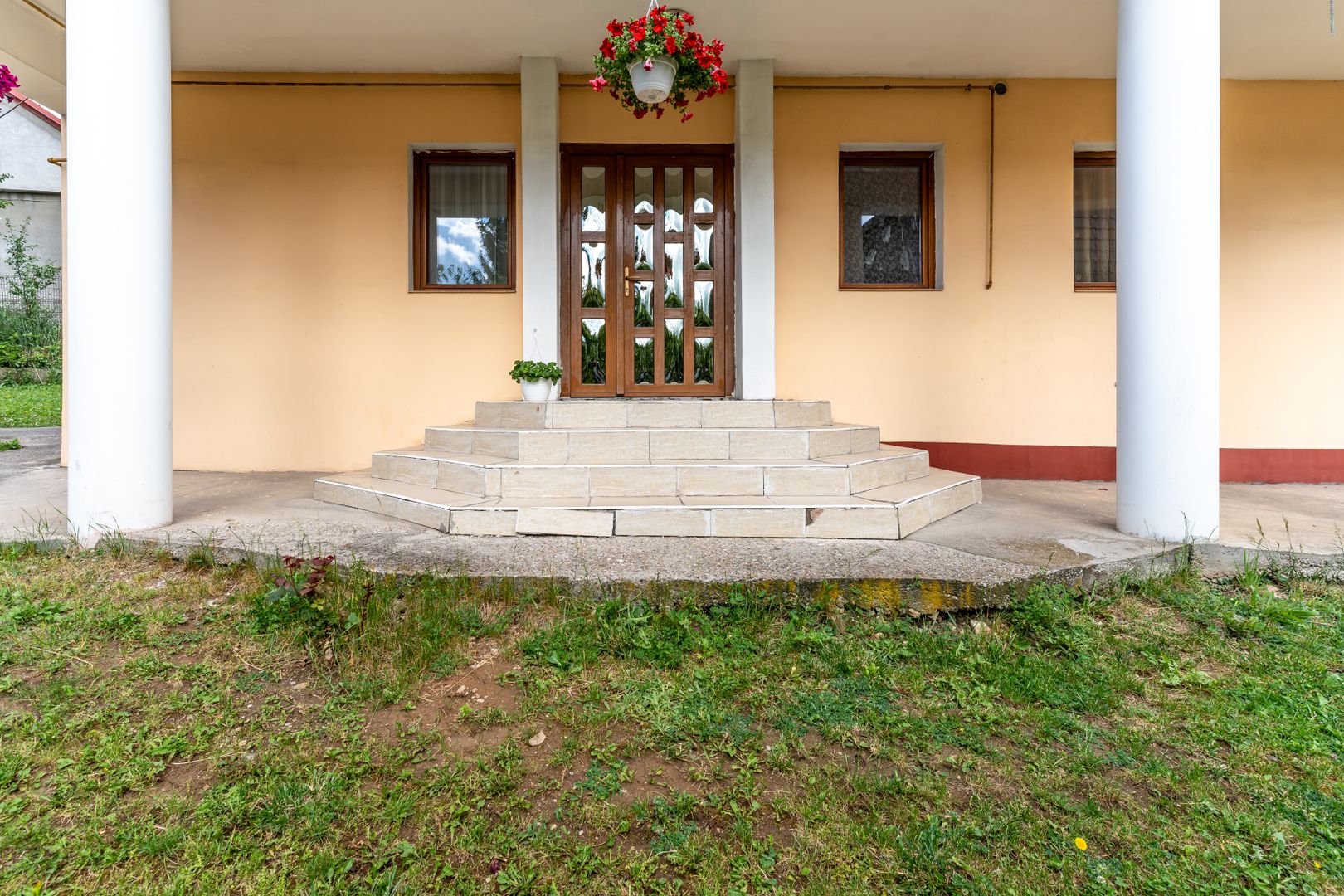 Casa cu 10 camere de vanzare pe str. Corneliu Coposu - Poză 4
