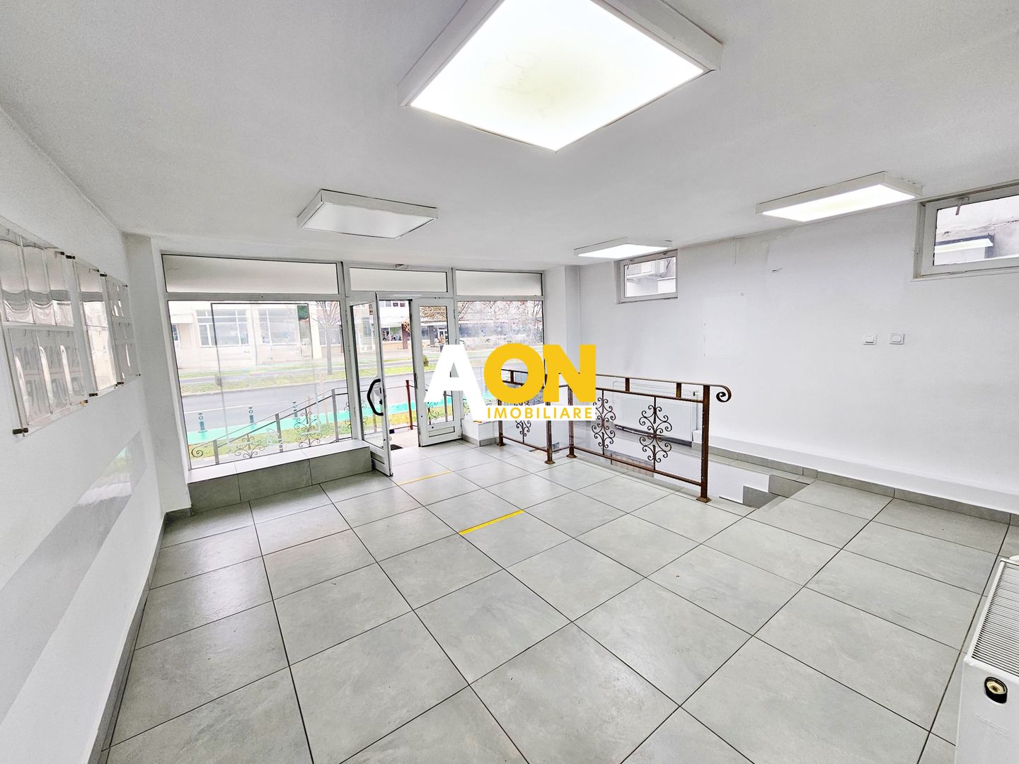 Spatiu comercial, 90 mp utili ( 65 parter + 15 subsol ), Cetate - Poză 1