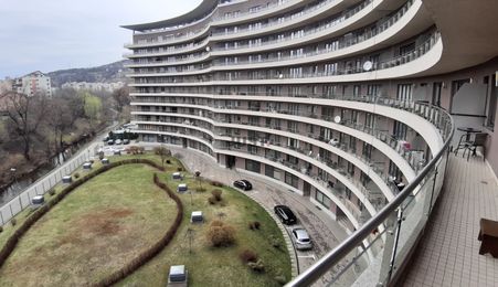 Apartament cu 3 camere în zona Est