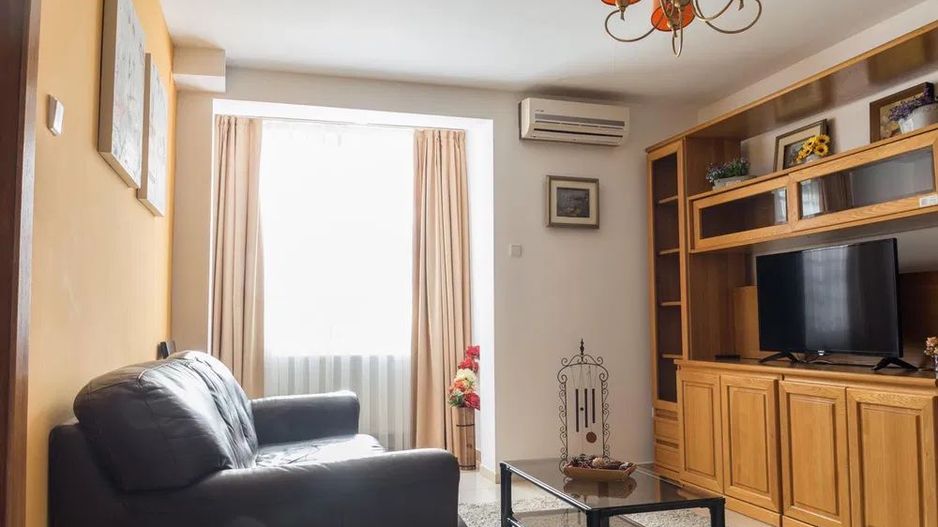 Apartament spatios Universitate metrou - Poză 2