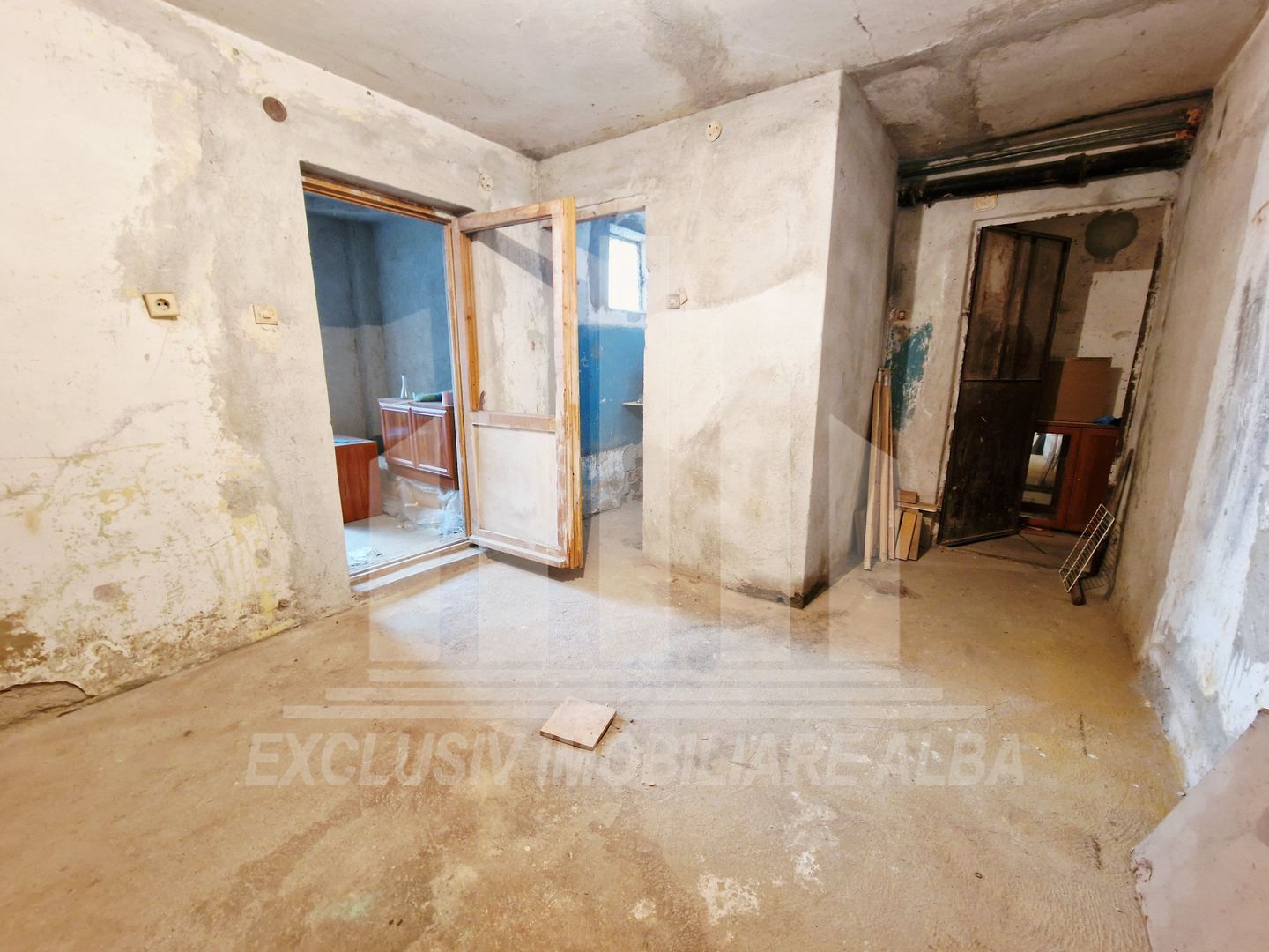 Boxa cu 2 camere in Cetate - Poză 1