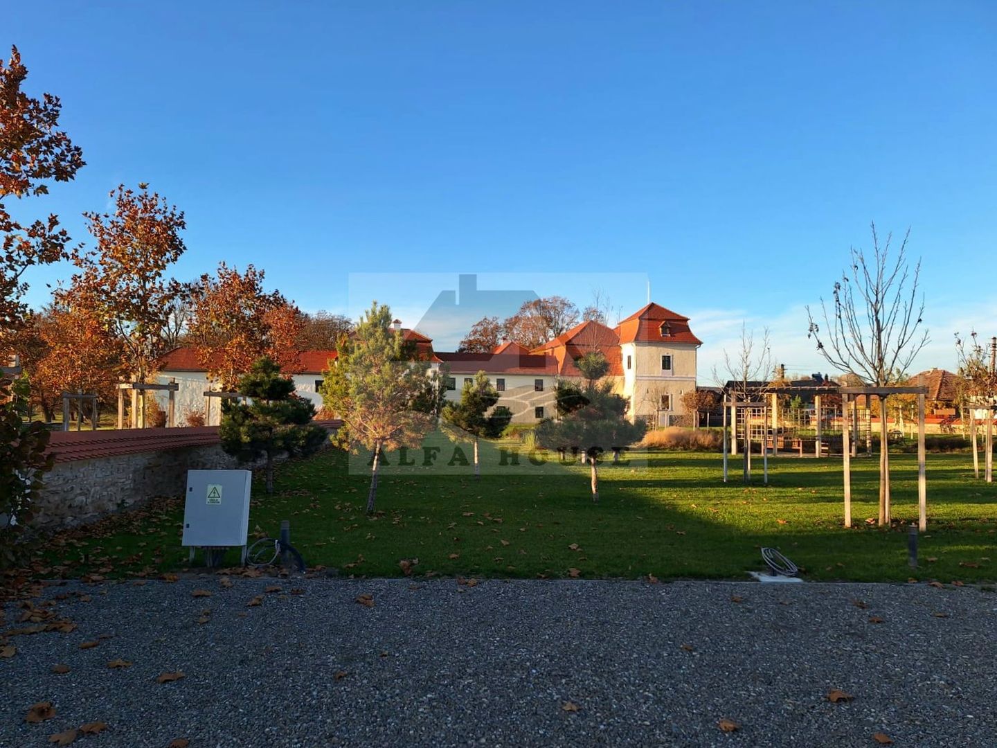 Casă 3 camere, priveliște Castelul Ugron – pretabil si pentru investie - Poză 11