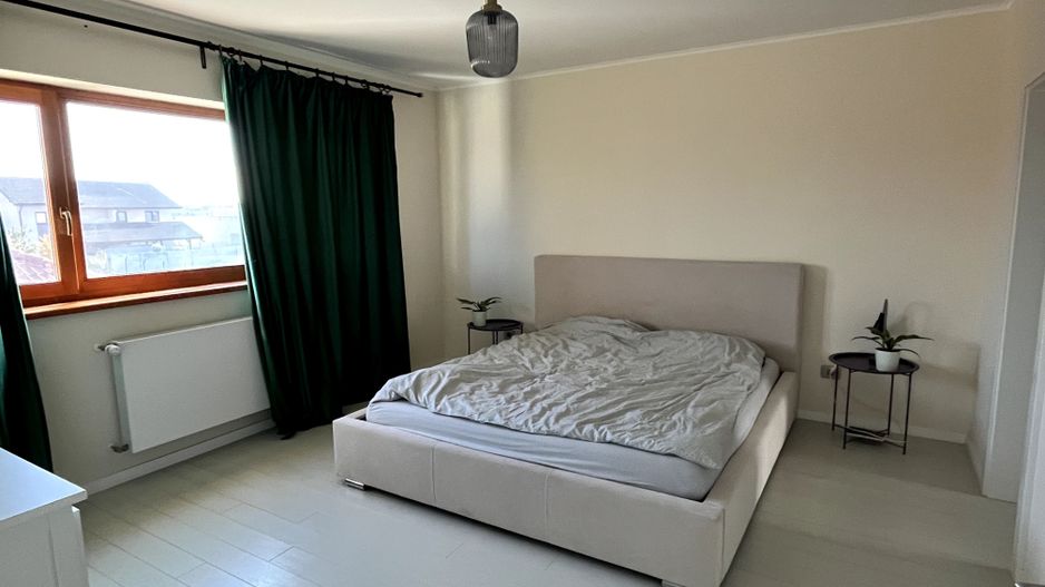 Locuinta spatioasa in triplex - Poză 32