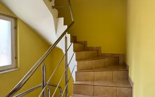 Casă cu teren de peste 3.000 mp, livadă și vie – Bujoreni, Gura Vaii - Poză 12