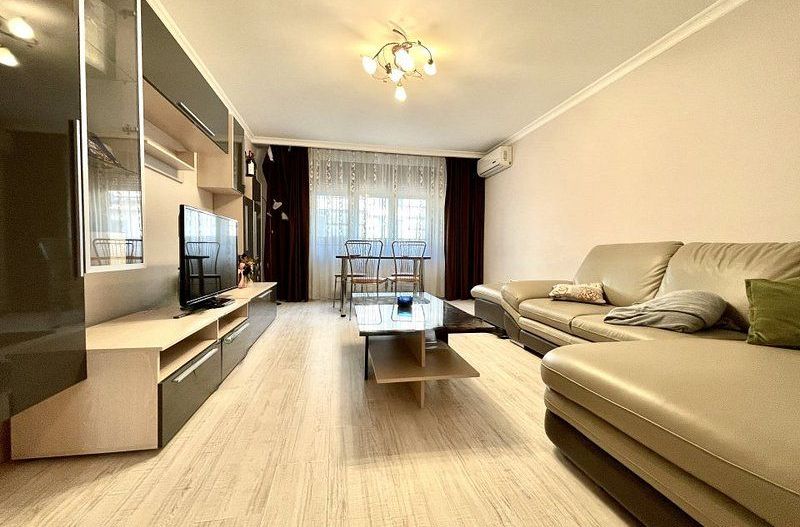 Piaţa Unirii - 3 camere, decomandat, renovat, et 1 - Poză 1