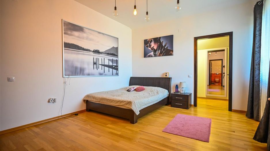 Somptuozitate in stil modern, 2 garaje, 3 terase, totul pe 1.000 mp teren - Poză 41