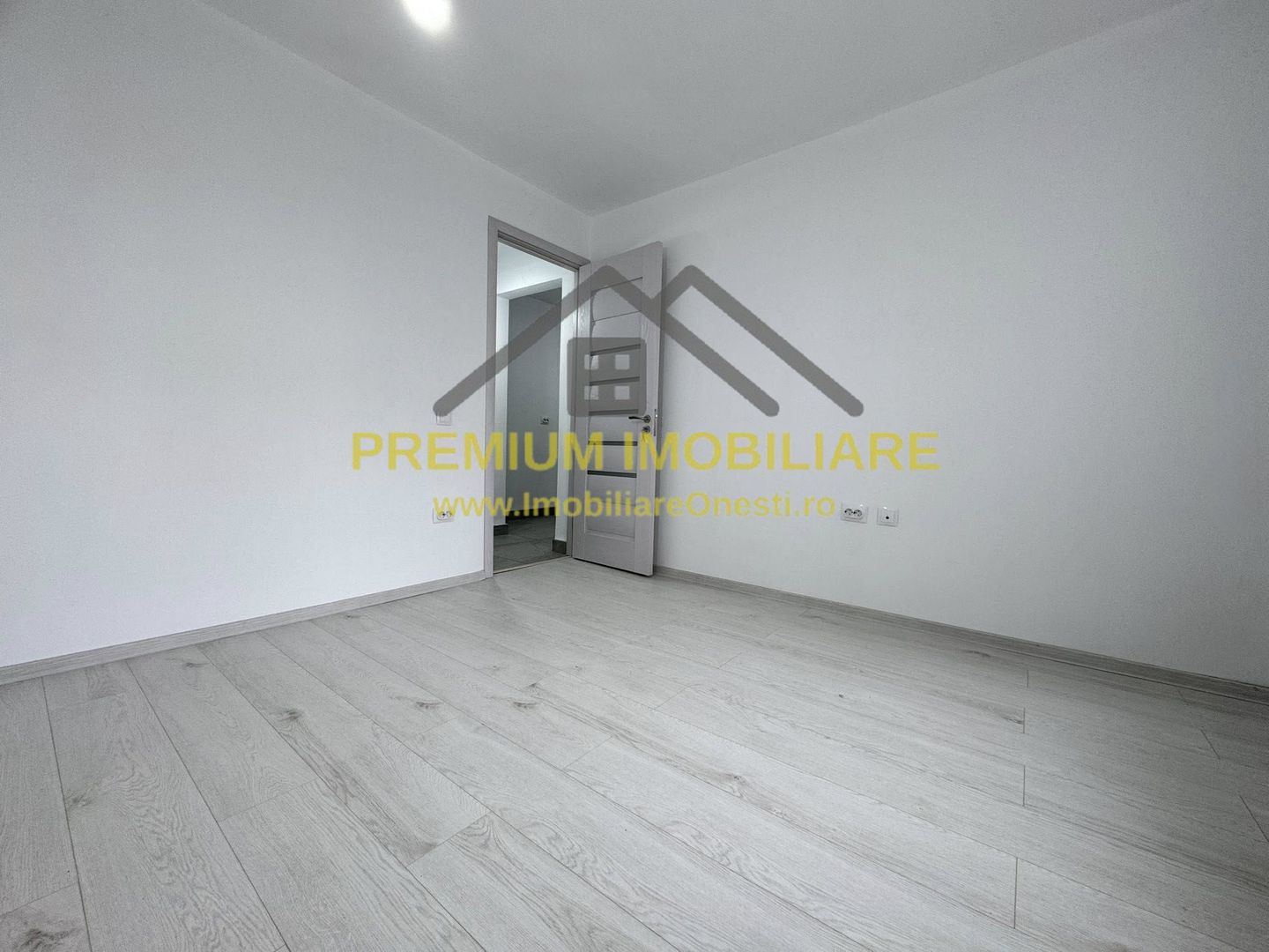 Apartament 2 Camere - Etaj 1 - Zona Mal - Renovat - Poză 9