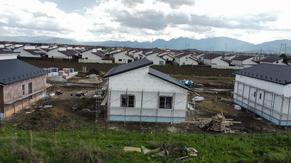Casă/Vilă cu 4 camere la vânzare - Sânpetru - Poză 2