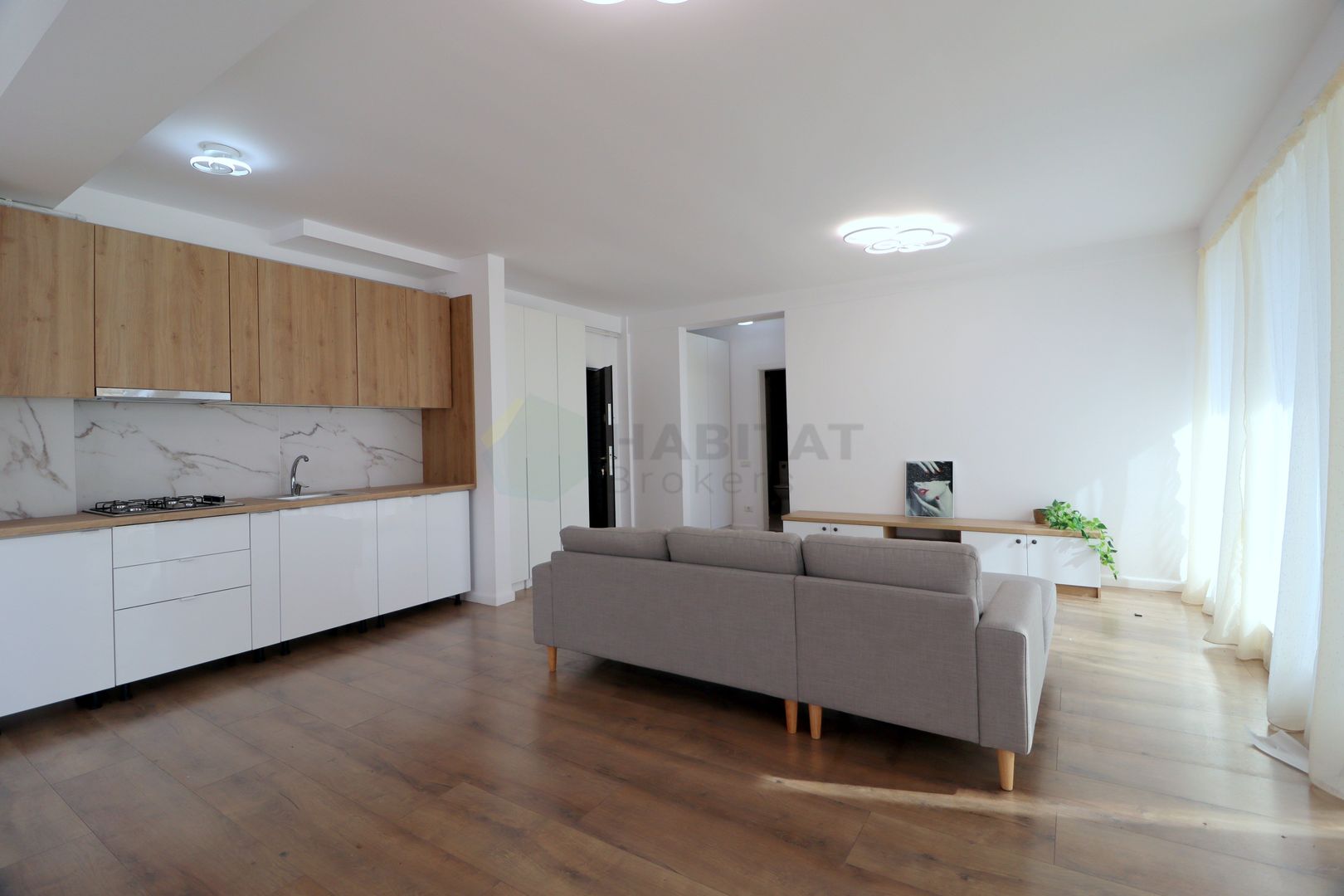 Apartament luminos, spatios, mobilat - Poză 11