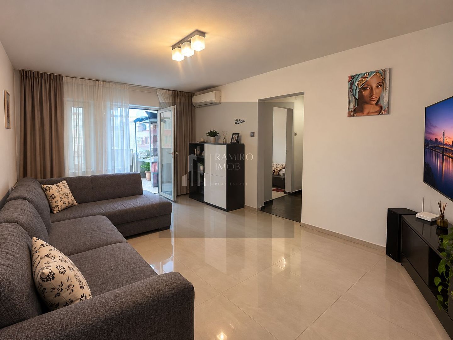 De vanzare apartament 2 camere, decomandat, Metrou Tineretului 15 min - Poză 1