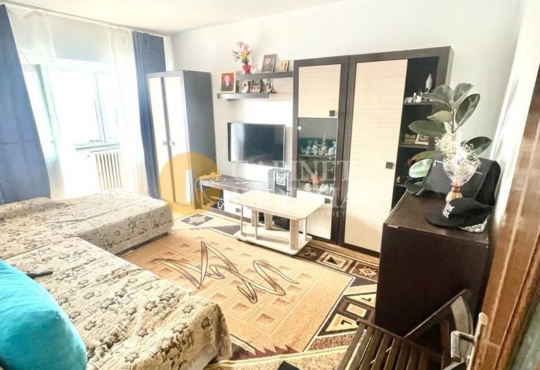 Etaj intermediar Apartament 2 camere decomandat 2 balcoane 64mp - Poză 1