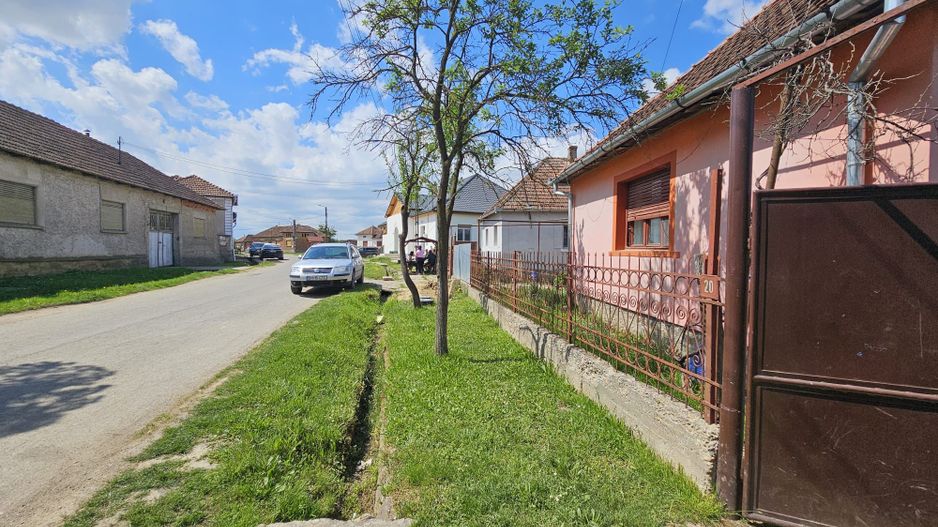 Casa la tara in Rogoz, Bihor, teren 1427 mp, acces auto - Vanzare - Poză 3