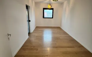 Locuinta moderna spatioasa cu garaj - Poză 20
