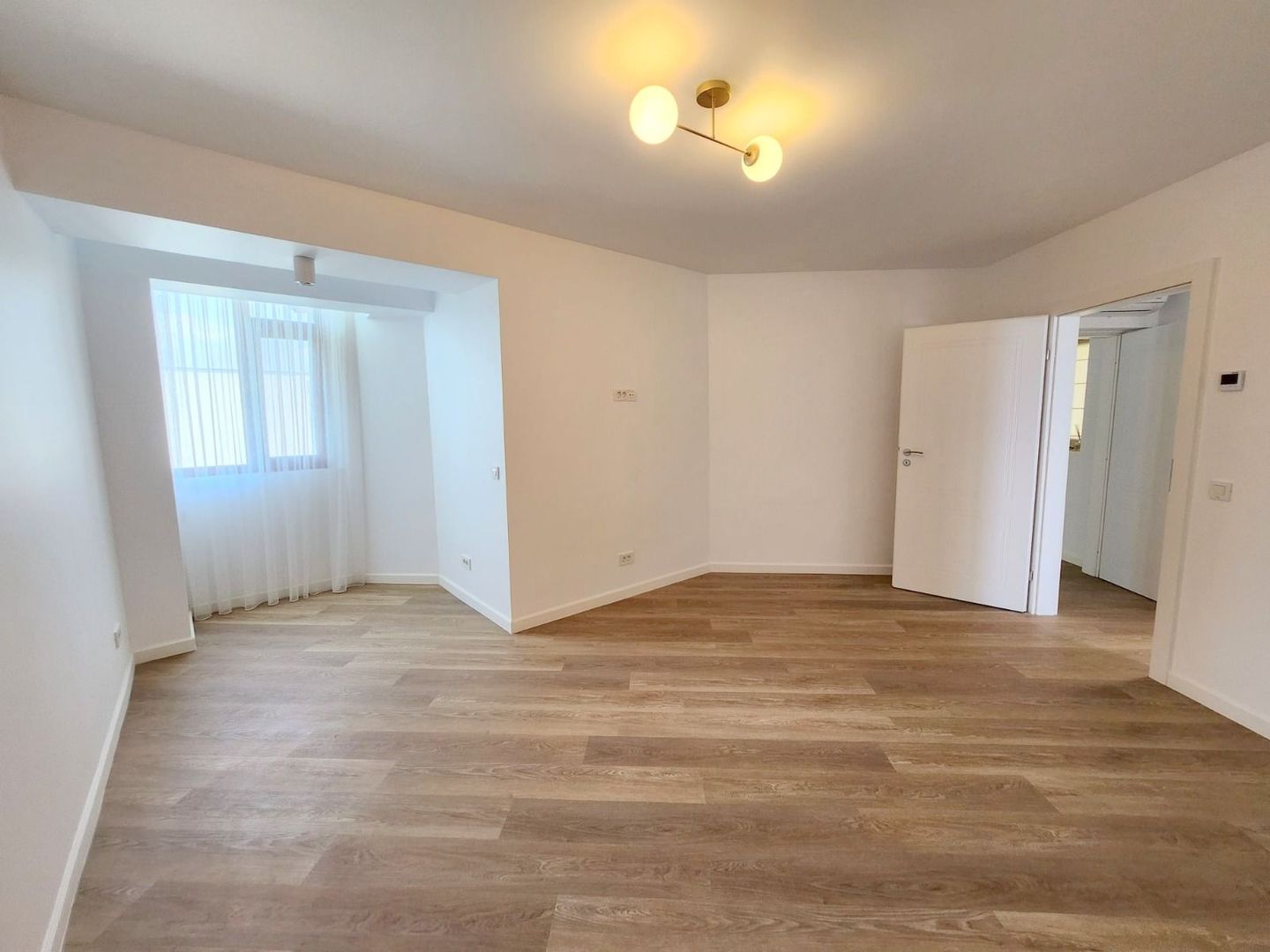 De vanzare apart. 3 camere Faleza , vedere Dunare, 78 mp, renovat premium - Poză 11