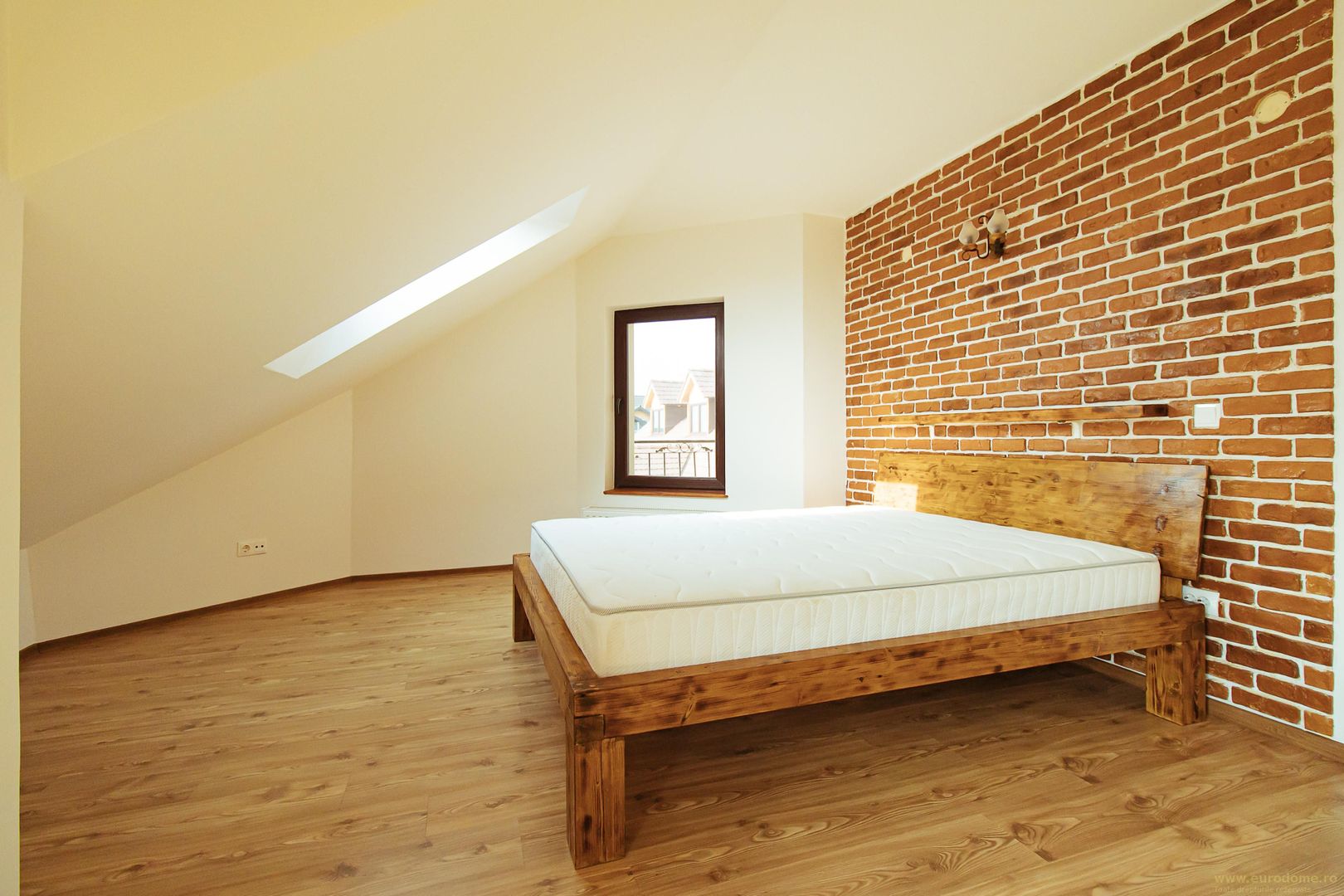 Casă nouă, intrare Stupini - Poză 37