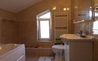 Ciarda Rosie,  4 dormitoare + 2 bai + 2 bucatarii, centrala proprie. - Poză 18