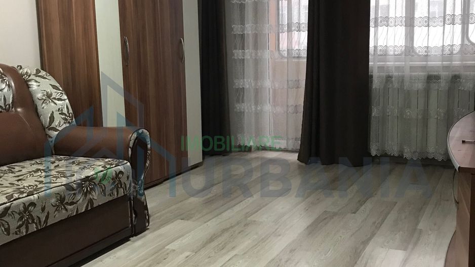Vând apartament 3 camere - Poză 1
