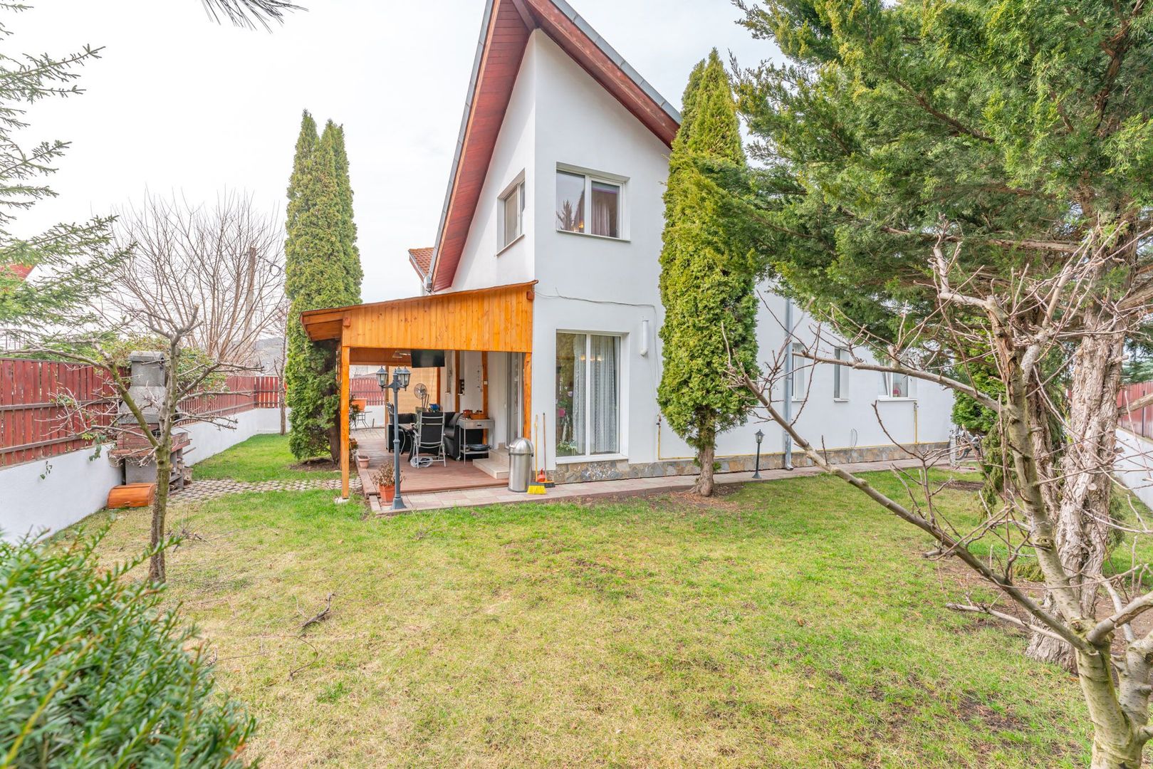 Casă spațioasă pentru familie în Hărman: 5 camere, 670 mp teren - Poză 2