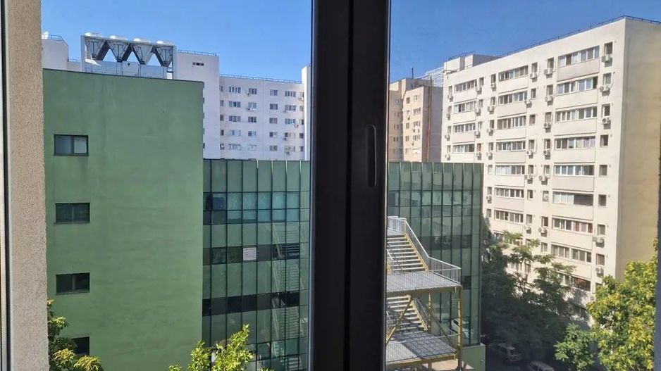 Se vinde apartament 3 camere, zona Mihai Bravu - Poză 1